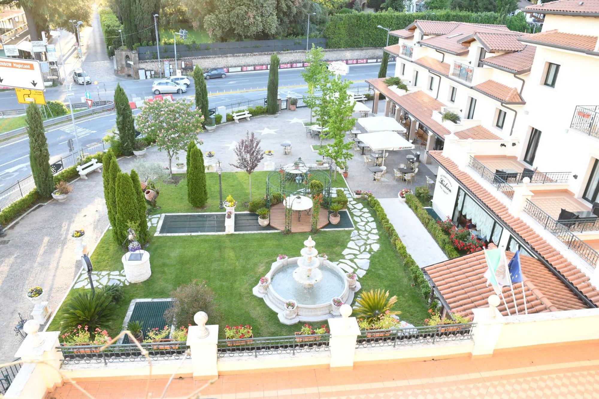 Fashion Hotel Valmontone Exterior foto