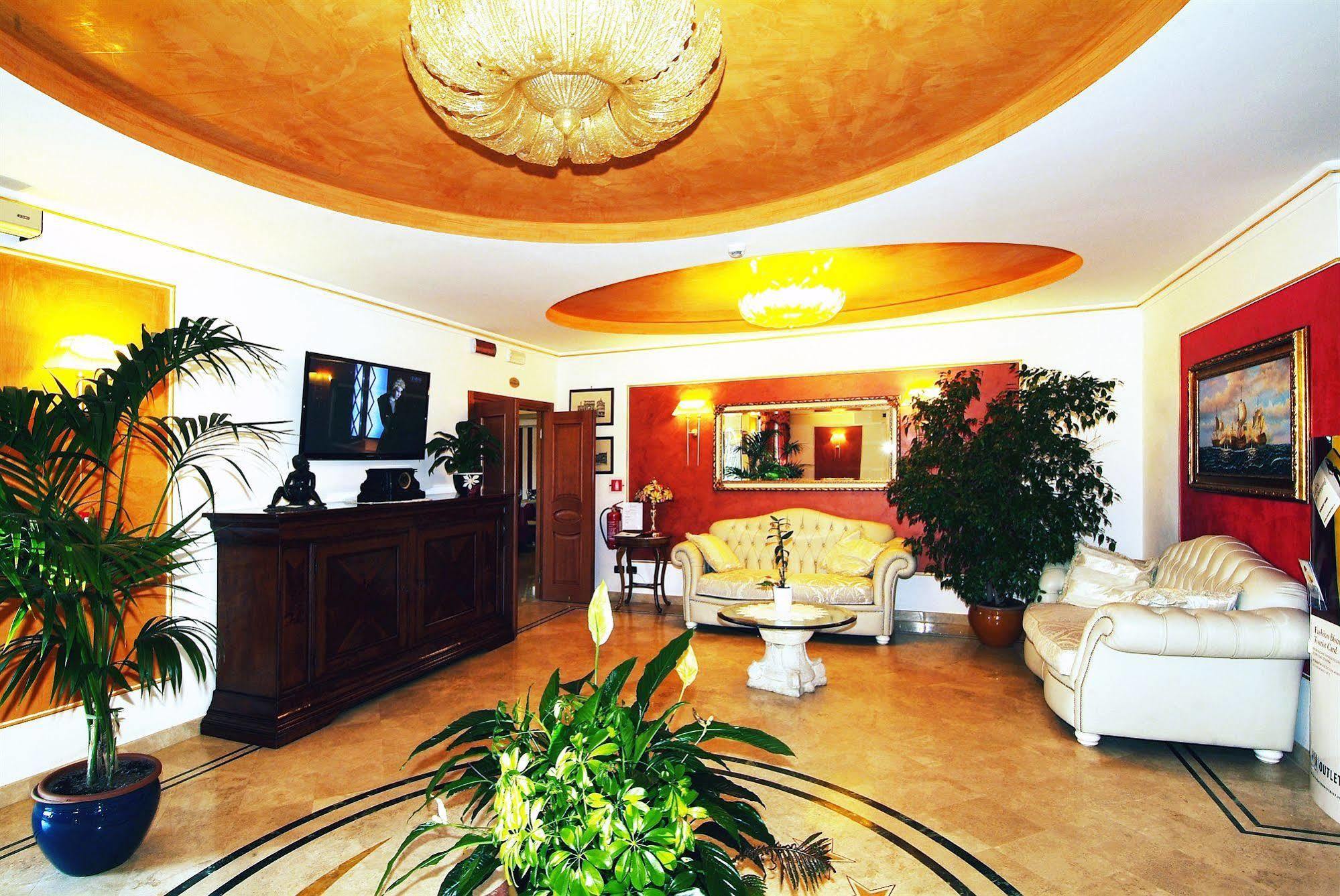 Fashion Hotel Valmontone Exterior foto