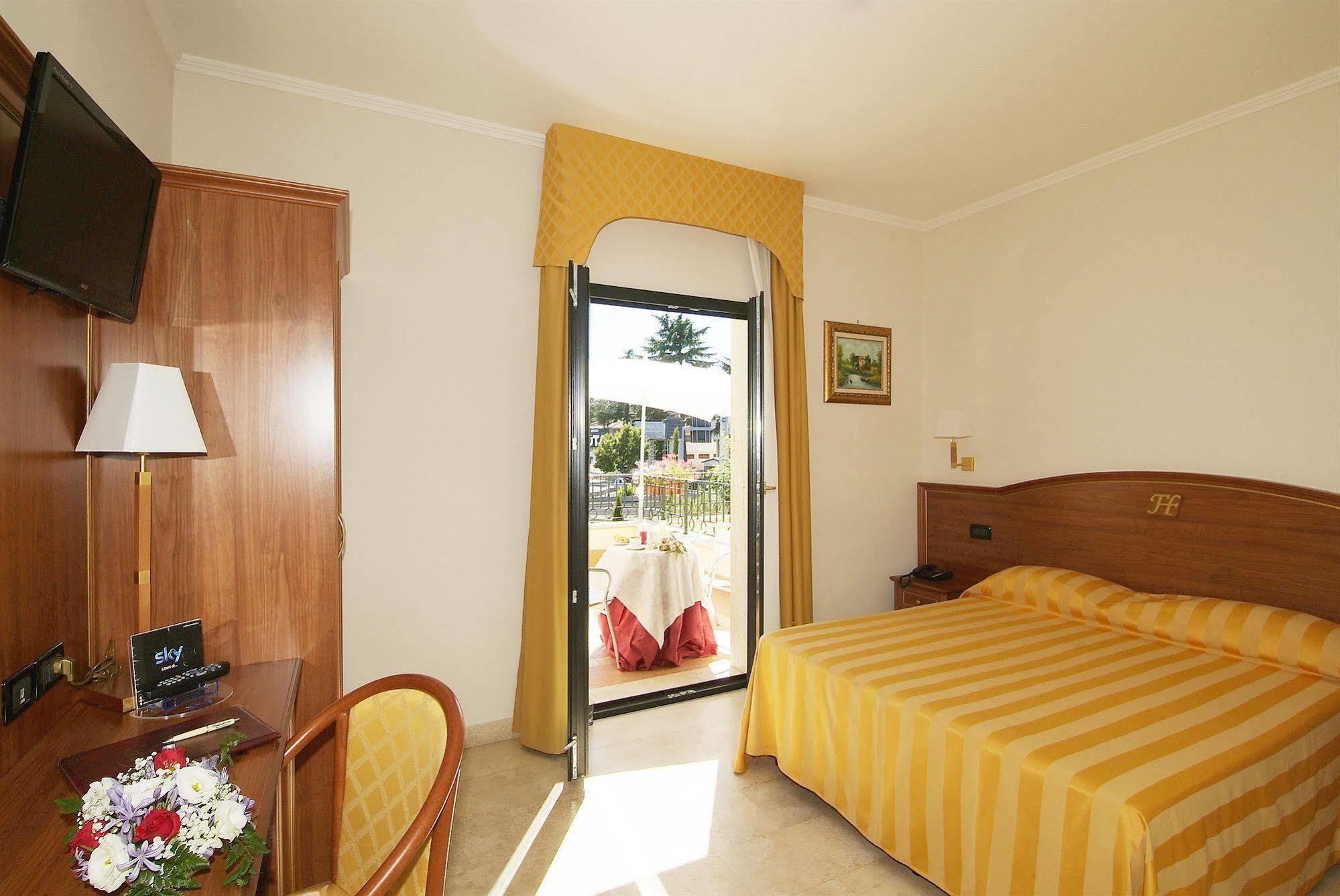Fashion Hotel Valmontone Exterior foto