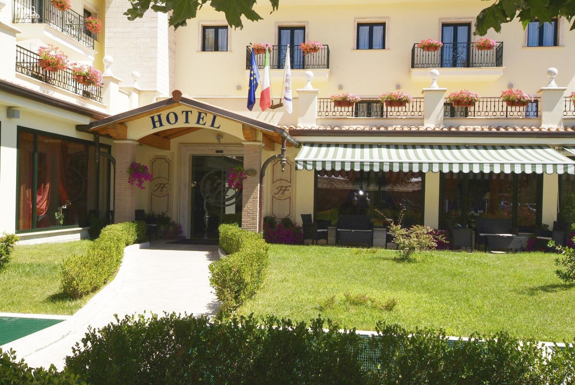 Fashion Hotel Valmontone Exterior foto